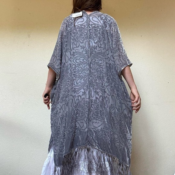 Janika Designs Grey silk velvet shawl with fringe - Picture 6 of 12